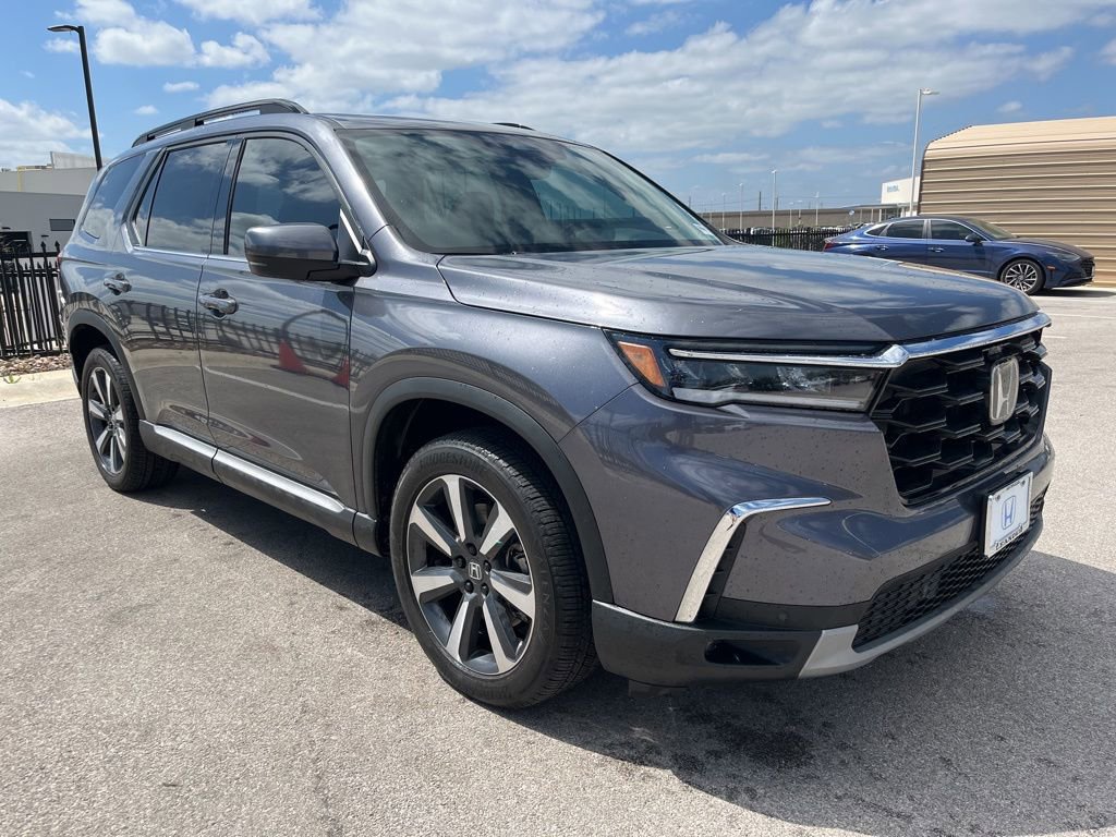 Certified 2025 Honda Pilot Touring image 3