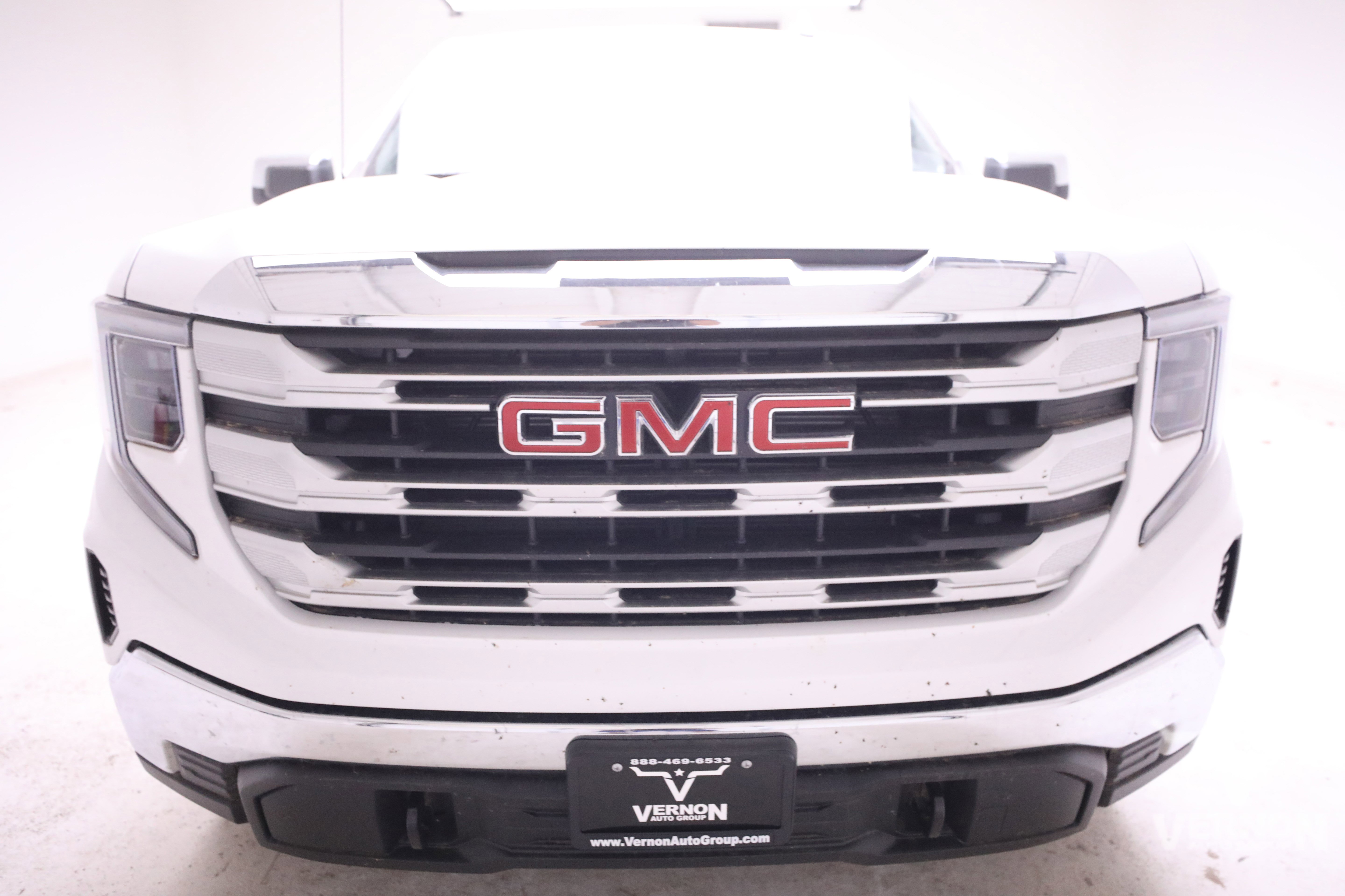 New 2026 GMC Sierra 1500 SLE image 8