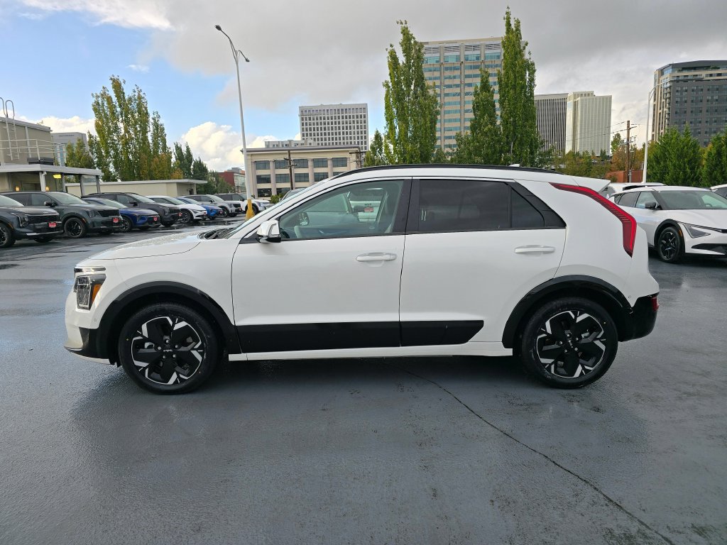 Certified 2023 Kia Niro Wave w/ Wave Preserve Package FWD image 8