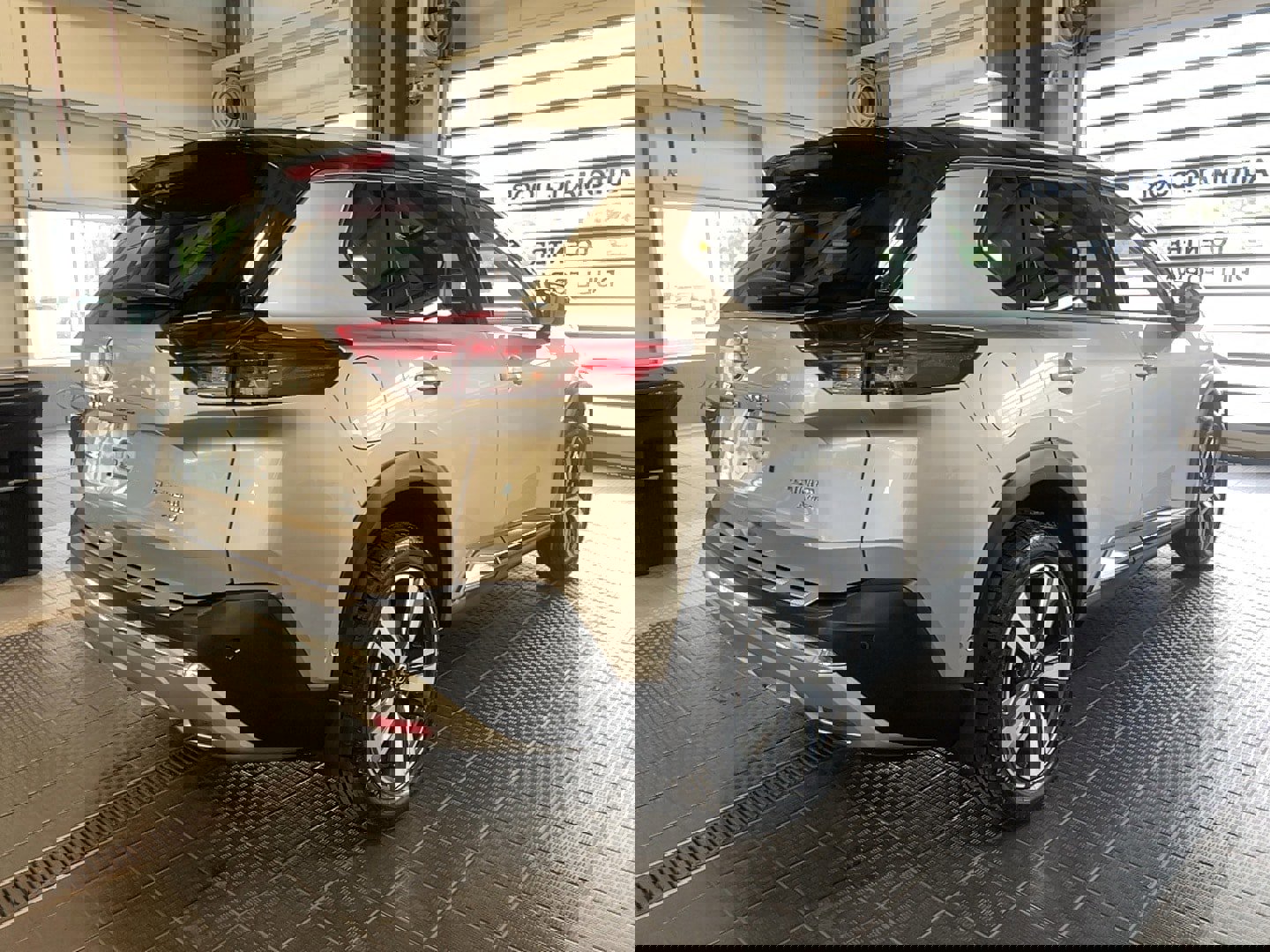 Used 2022 Nissan Rogue Platinum w/ Head-Up Display Package image 24