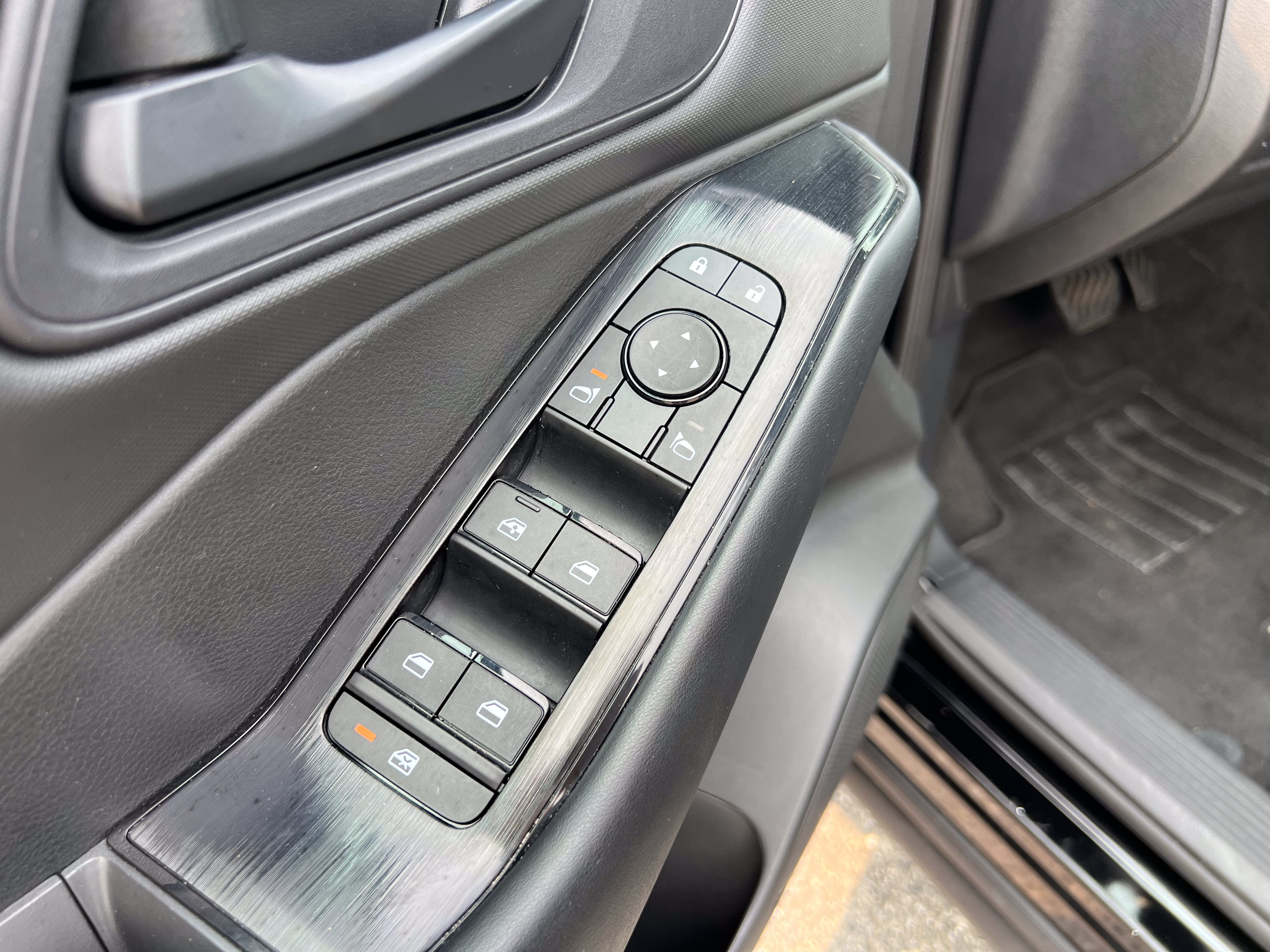 Used 2024 Nissan Rogue S AWD/4WD image 13