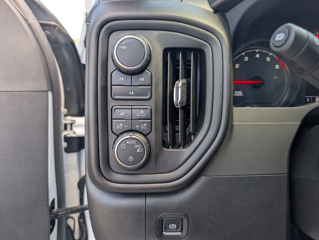 Used 2025 Chevrolet Silverado 2500 Custom w/ Custom Value Package image 23