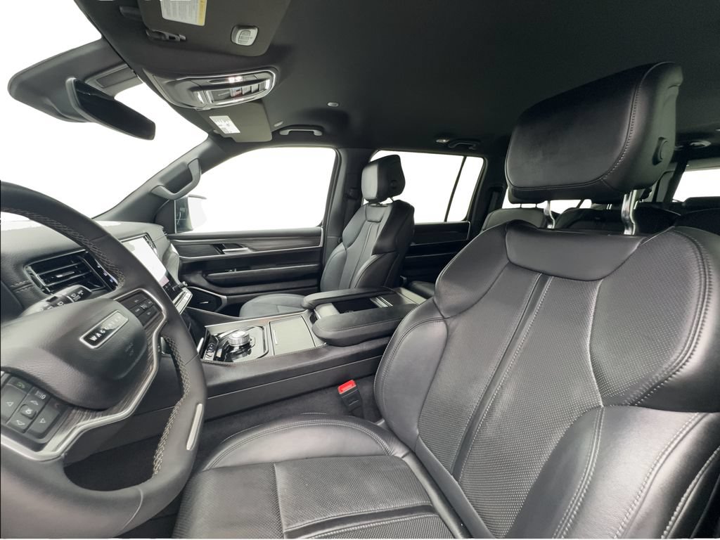 Used 2024 Jeep Wagoneer L Series II RWD image 19