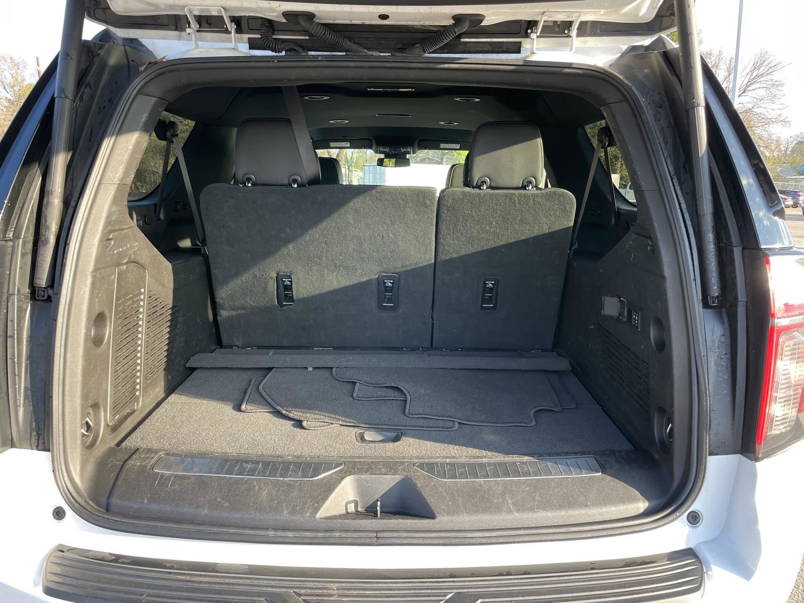 Used 2023 Chevrolet Suburban Premier image 43