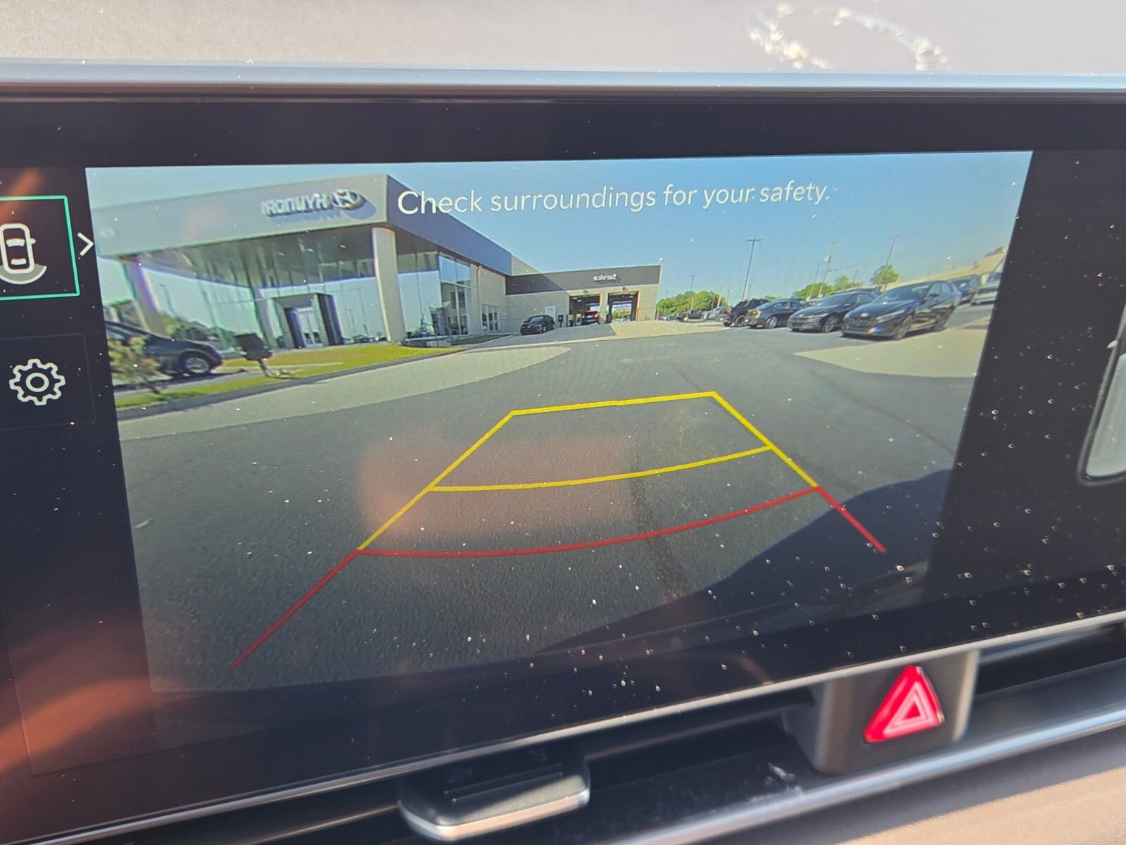 Used 2025 Kia Carnival EX image 24