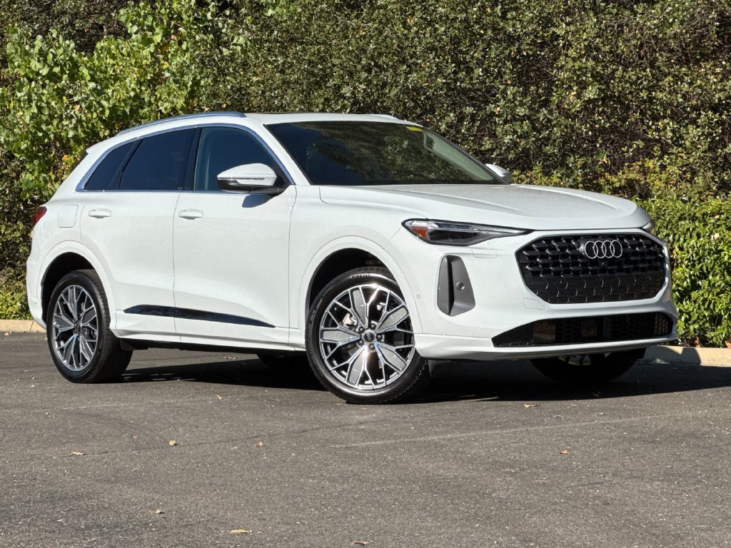 Certified 2025 Audi Q5 Premium Plus w/ Premium Plus AWD/4WD image 2