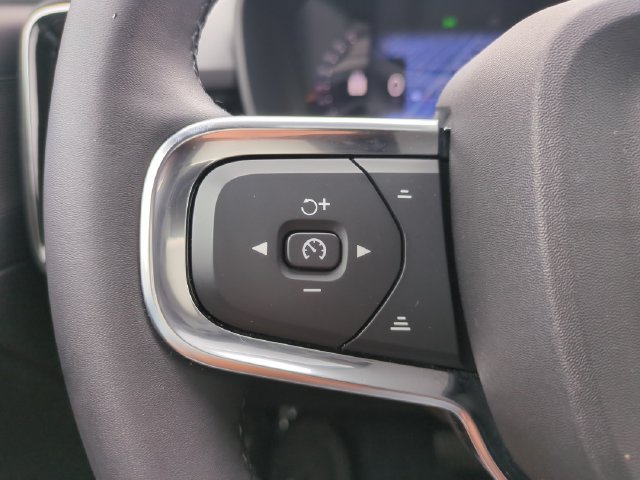 Certified 2023 Volvo XC40 B5 Plus w/ Protection Package Premier AWD/4WD image 17