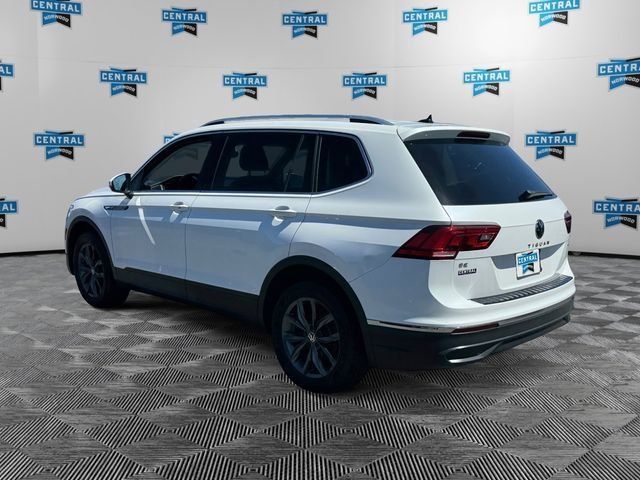 Used 2023 Volkswagen Tiguan SE AWD/4WD image 3
