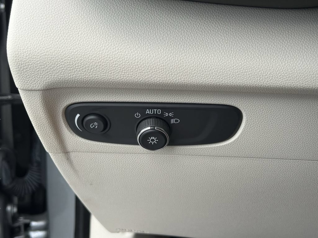Used 2023 Buick Envision Essence AWD/4WD image 26