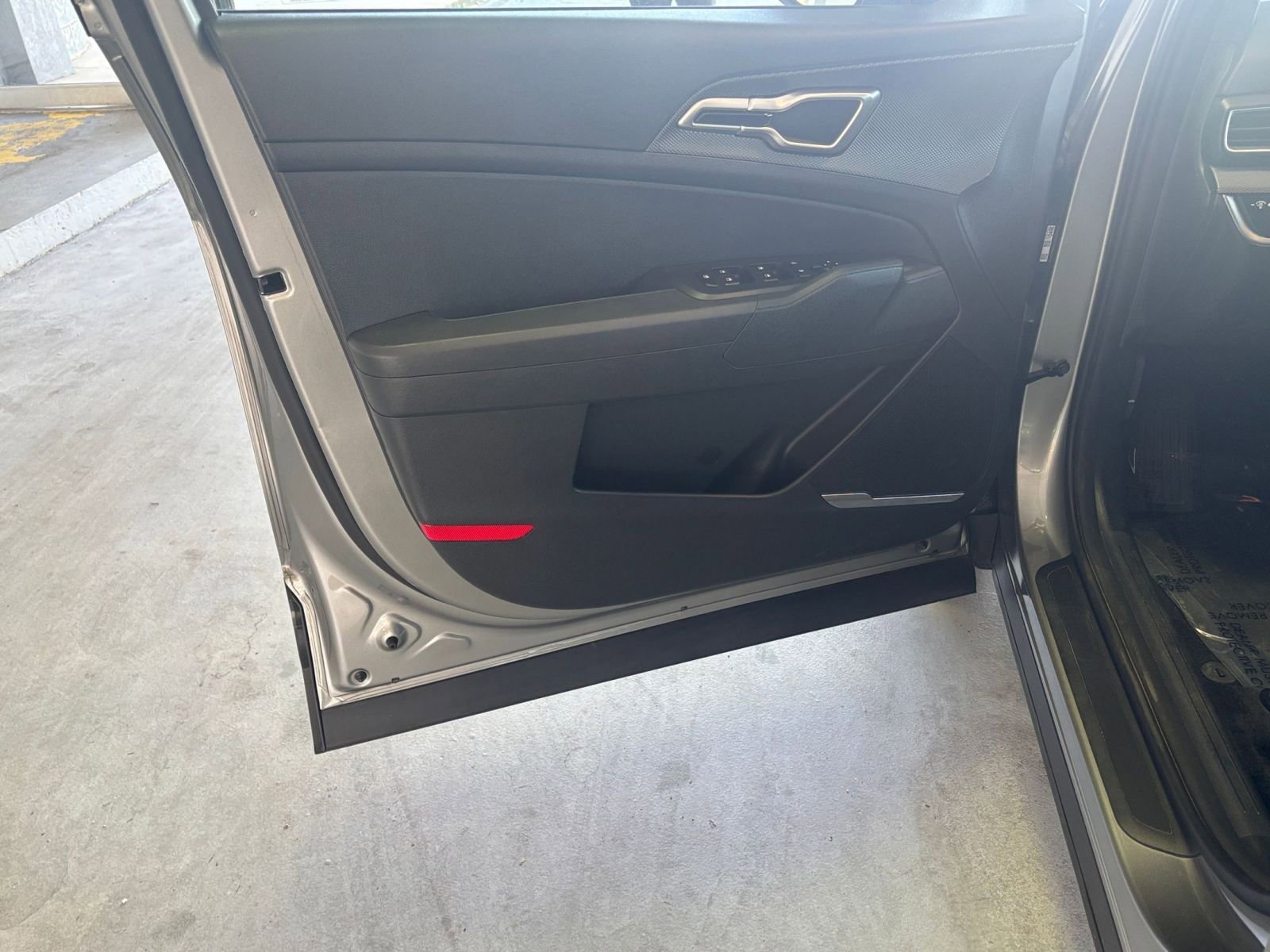 Used 2025 Kia Sportage LX image 18