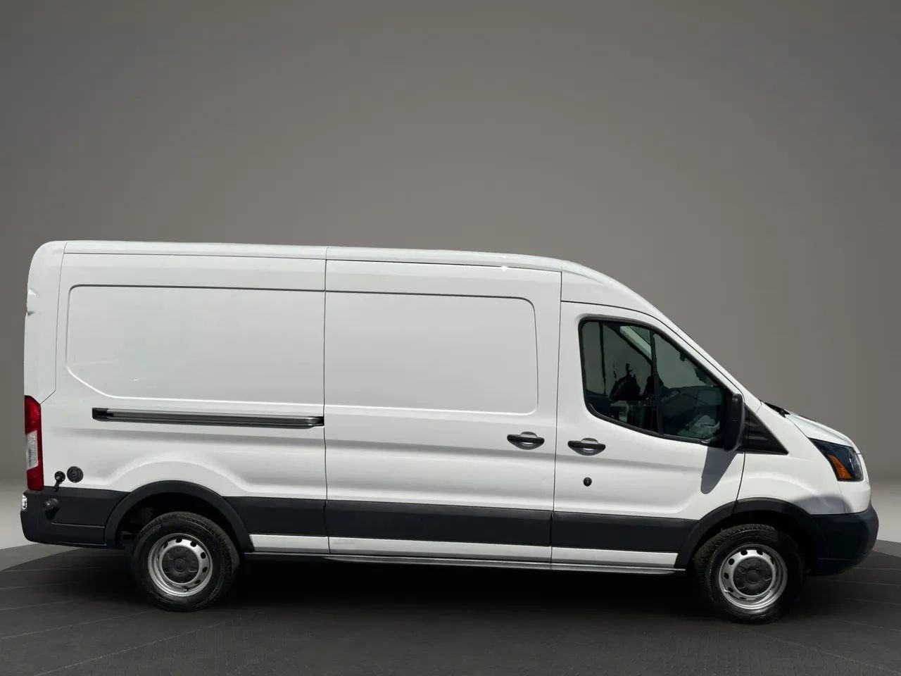 Used 2018 Ford Transit 250 148 Medium Roof RWD image 6