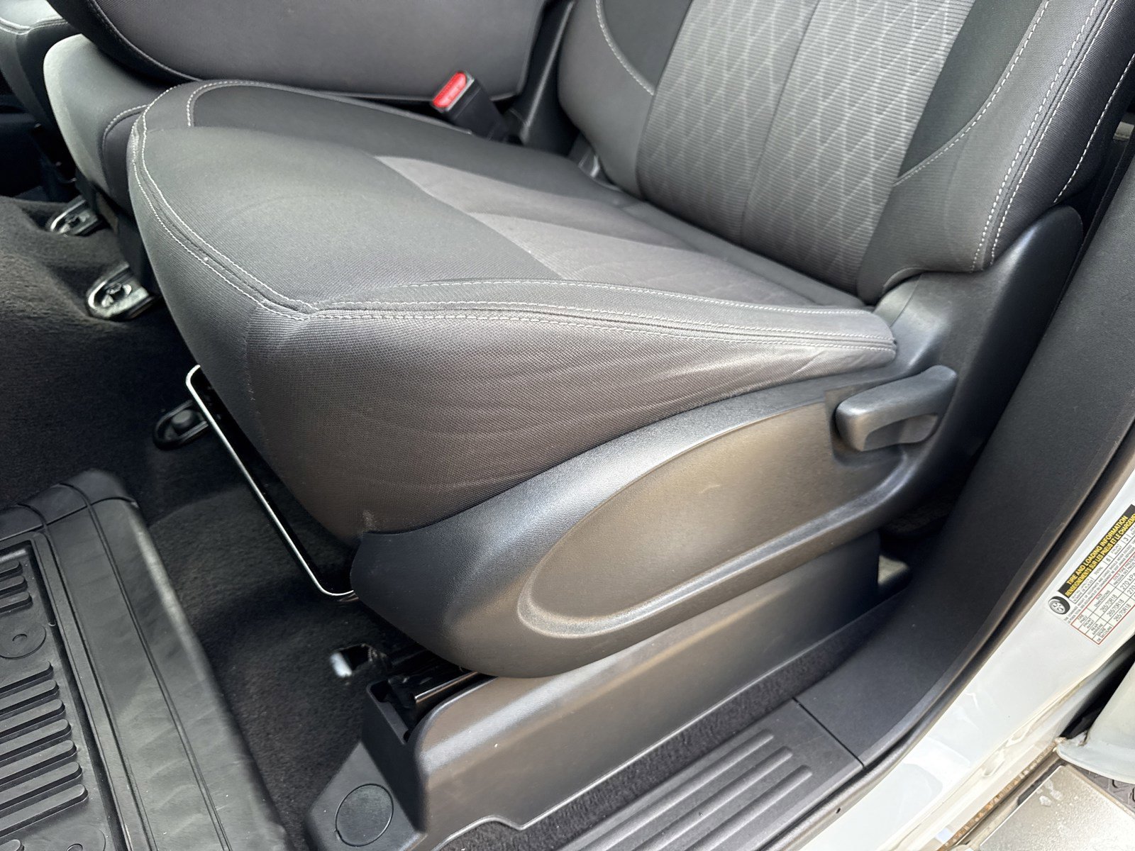 Used 2022 Nissan Titan SV image 12