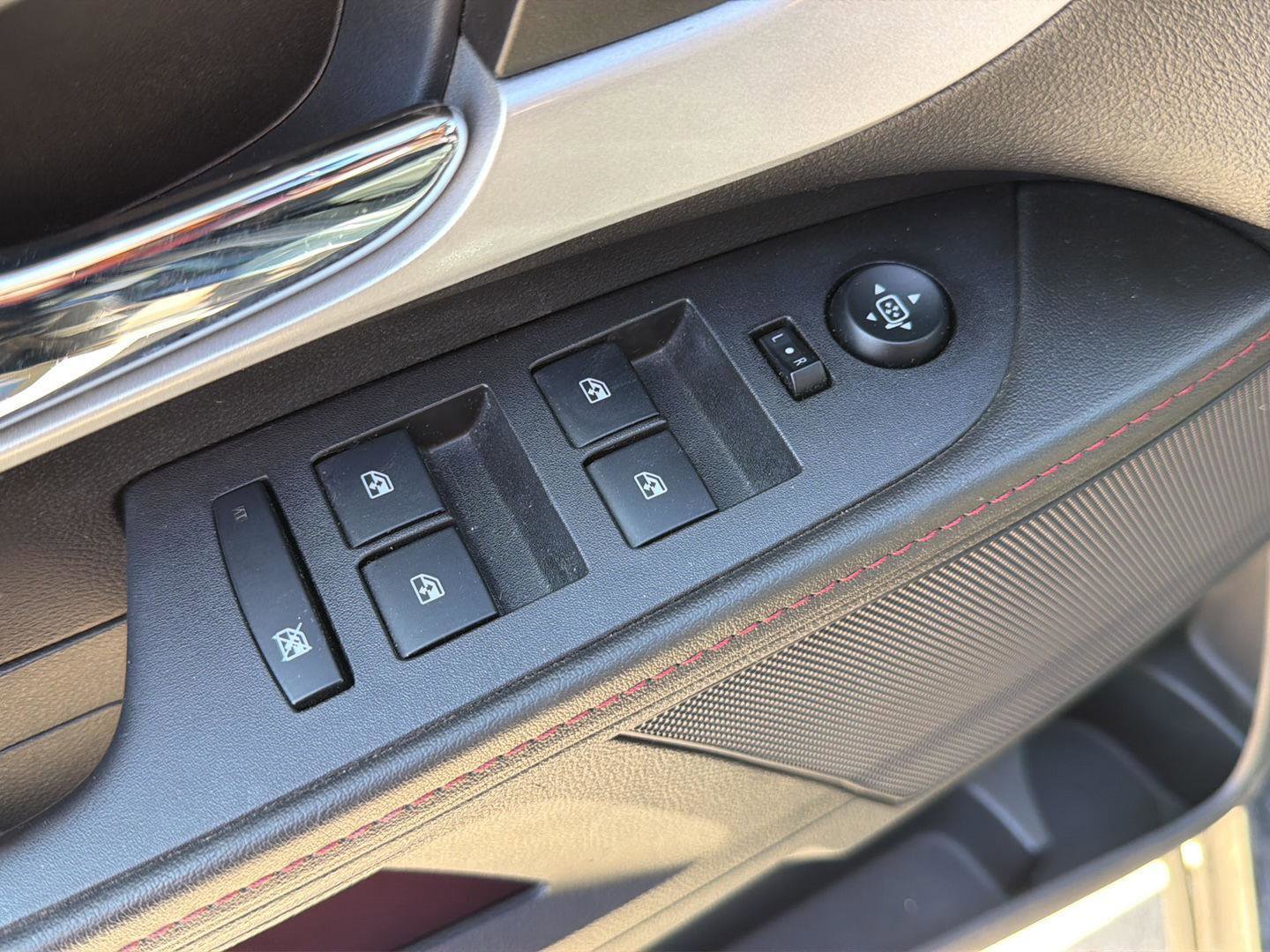 Used 2011 Chevrolet Equinox LT w/ Driver Convenience Package image 19