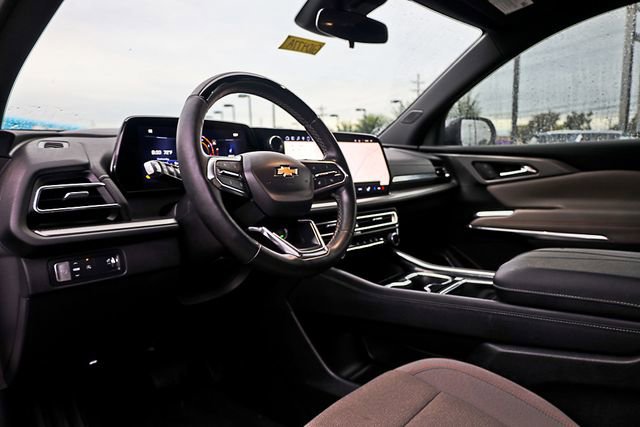 Used 2024 Chevrolet Traverse LT w/ Enhanced Driving Package image 15