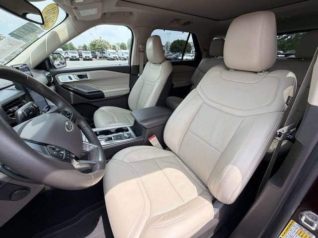 Certified 2020 Ford Explorer Platinum w/ Premium Technology Package AWD/4WD image 12
