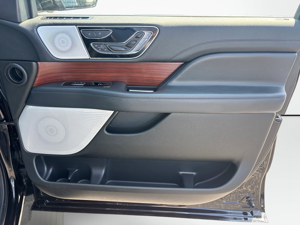 Used 2023 Lincoln Navigator L Reserve AWD/4WD image 15