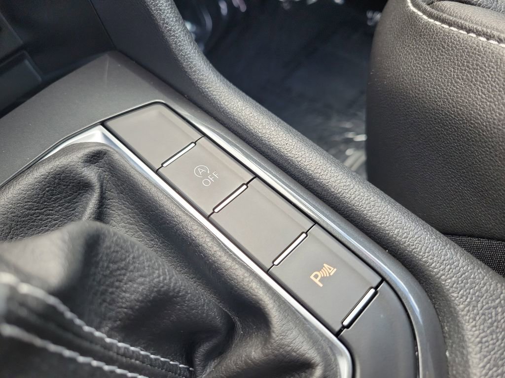 Used 2022 Volkswagen Tiguan SE R-Line image 34