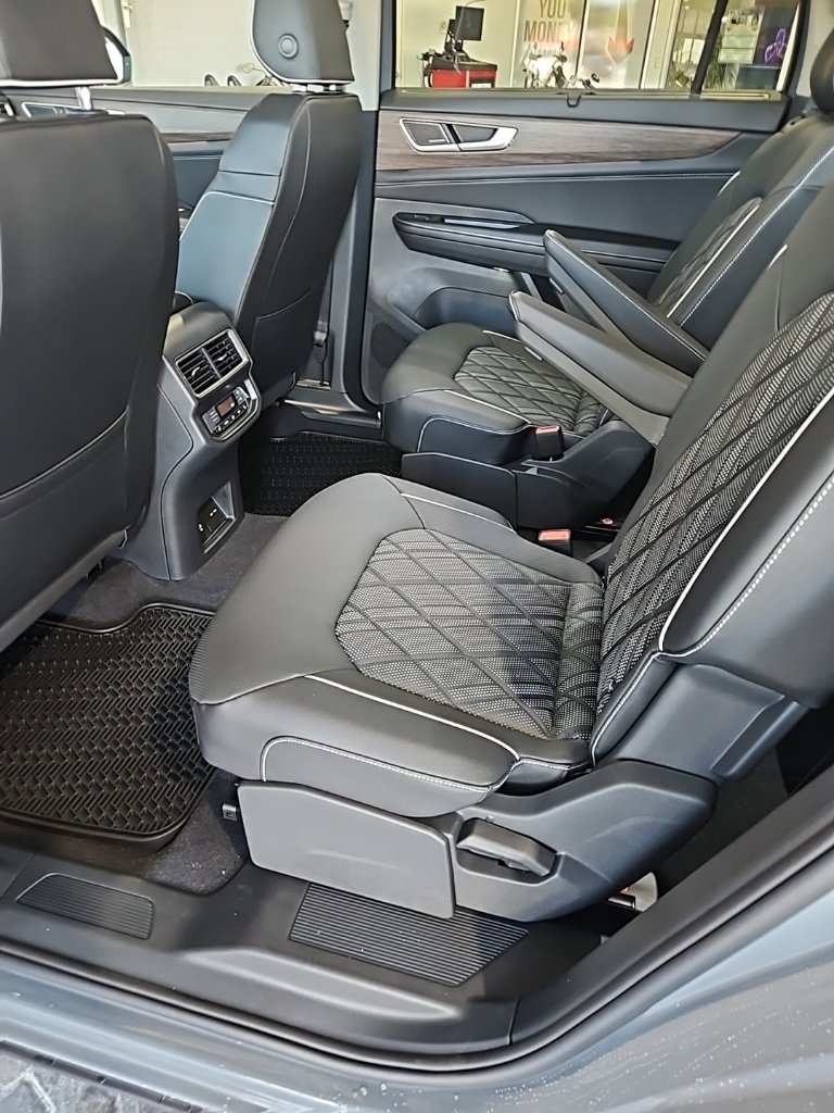 New 2026 Volkswagen Atlas SEL Premium R-Line image 24