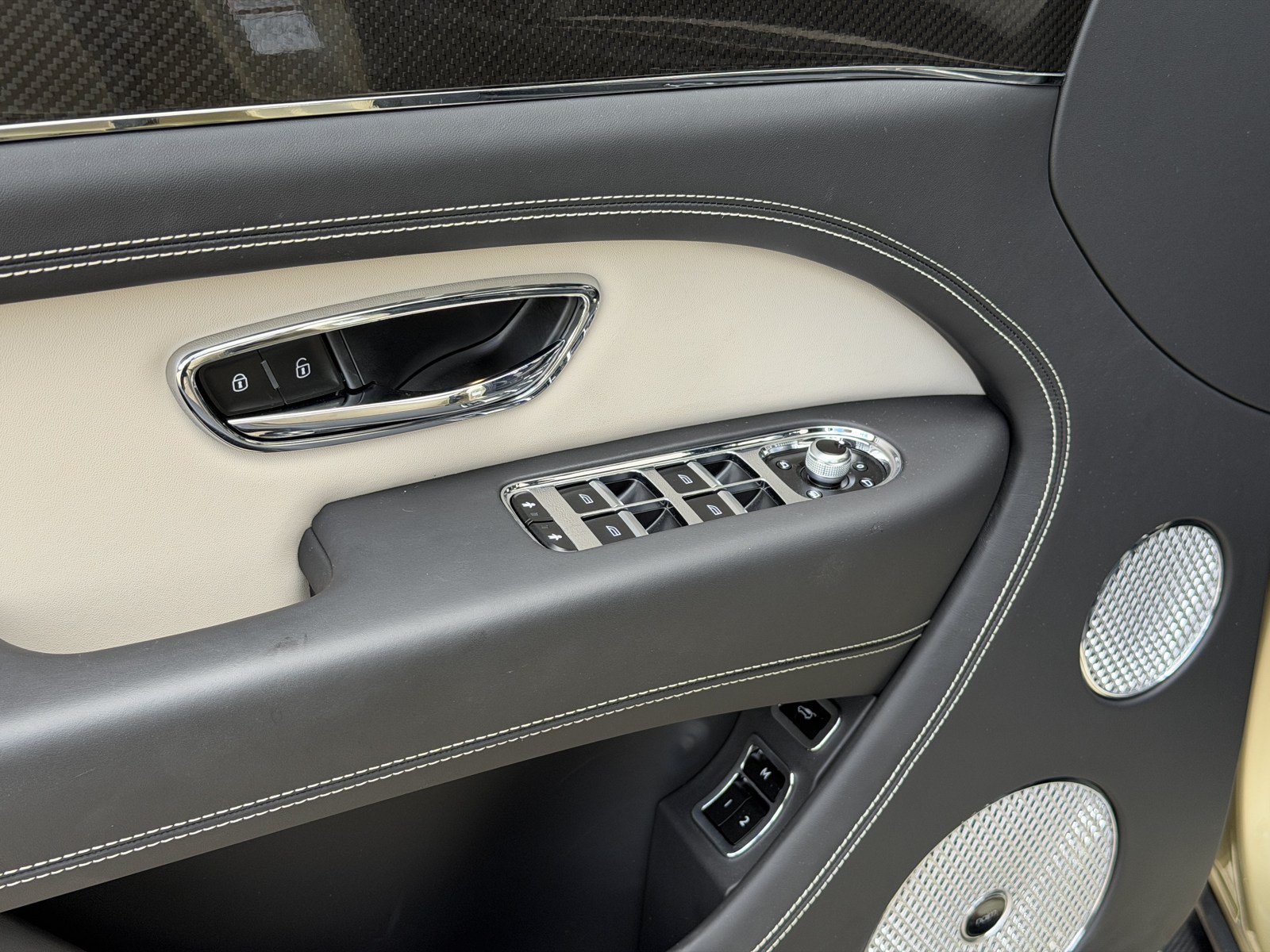 Certified 2023 Bentley Bentayga AWD/4WD image 16