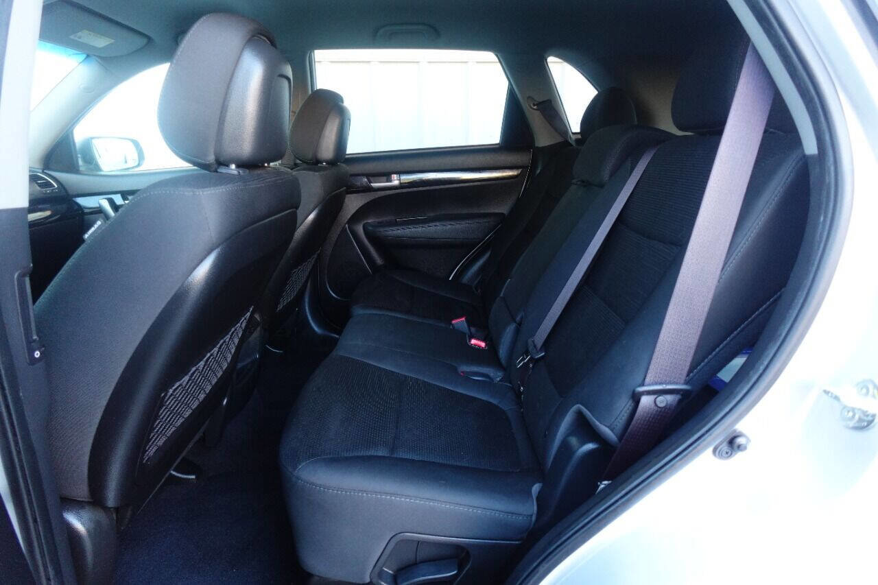 Used 2015 Kia Sorento LX image 14