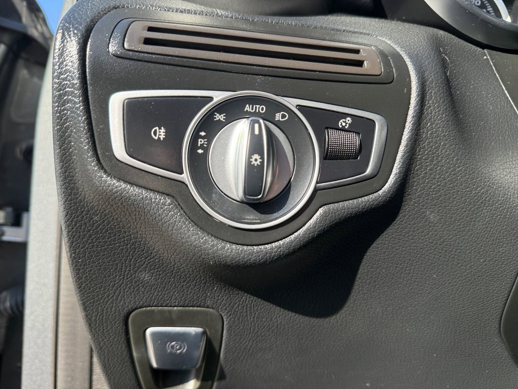 Used 2018 Mercedes-Benz GLC 300 image 21
