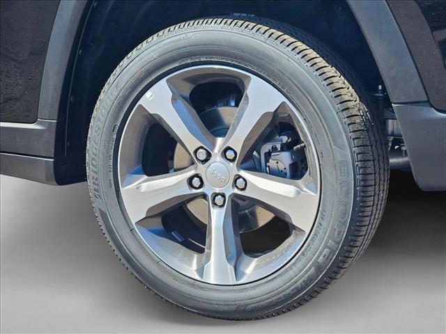 New 2026 Jeep Grand Cherokee Limited w/ Trailer Tow Package RWD image 11