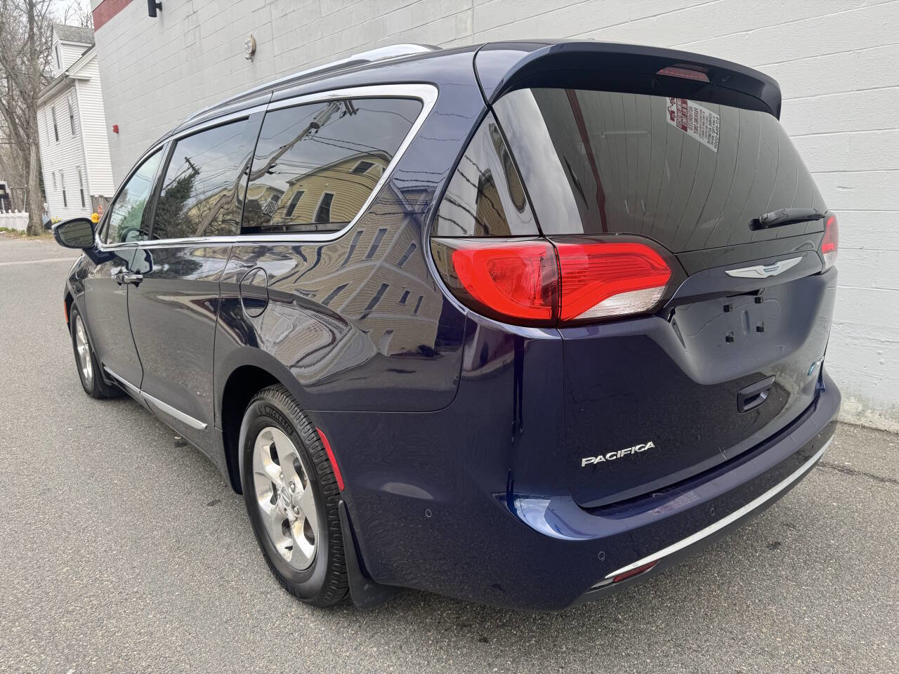 Used 2018 Chrysler Pacifica Limited w/ Advanced Safetytec Group image 8