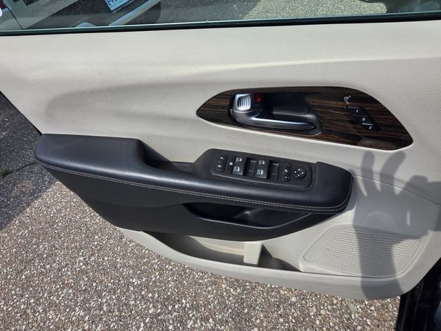 Used 2023 Chrysler Pacifica Limited FWD image 20