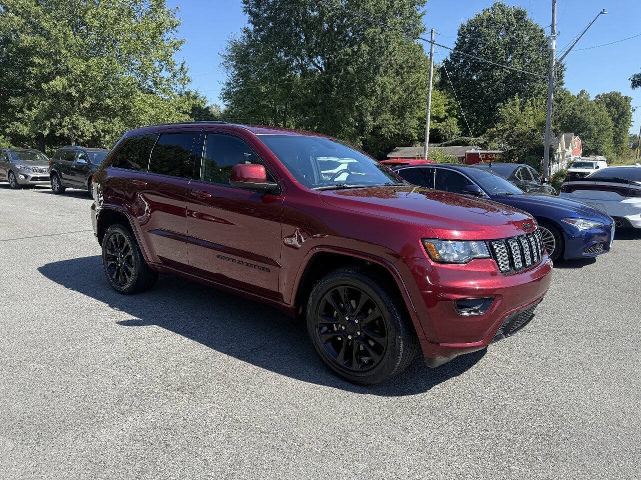 Used 2020 Jeep Grand Cherokee Altitude RWD image 4
