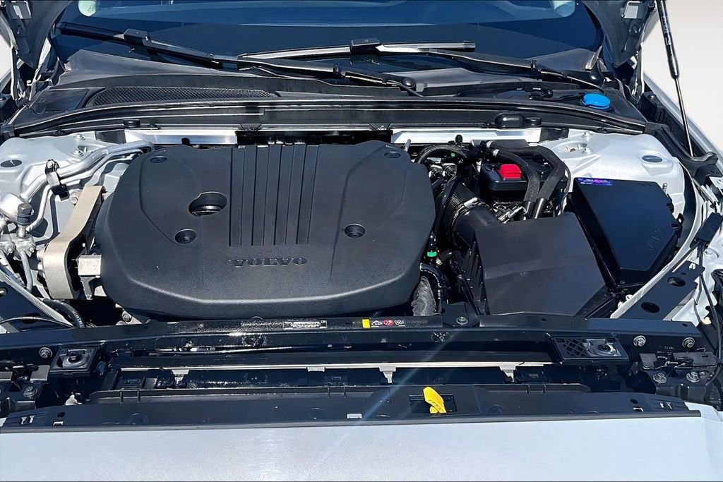Used 2024 Volvo V60 B5 Cross Country Plus image 10
