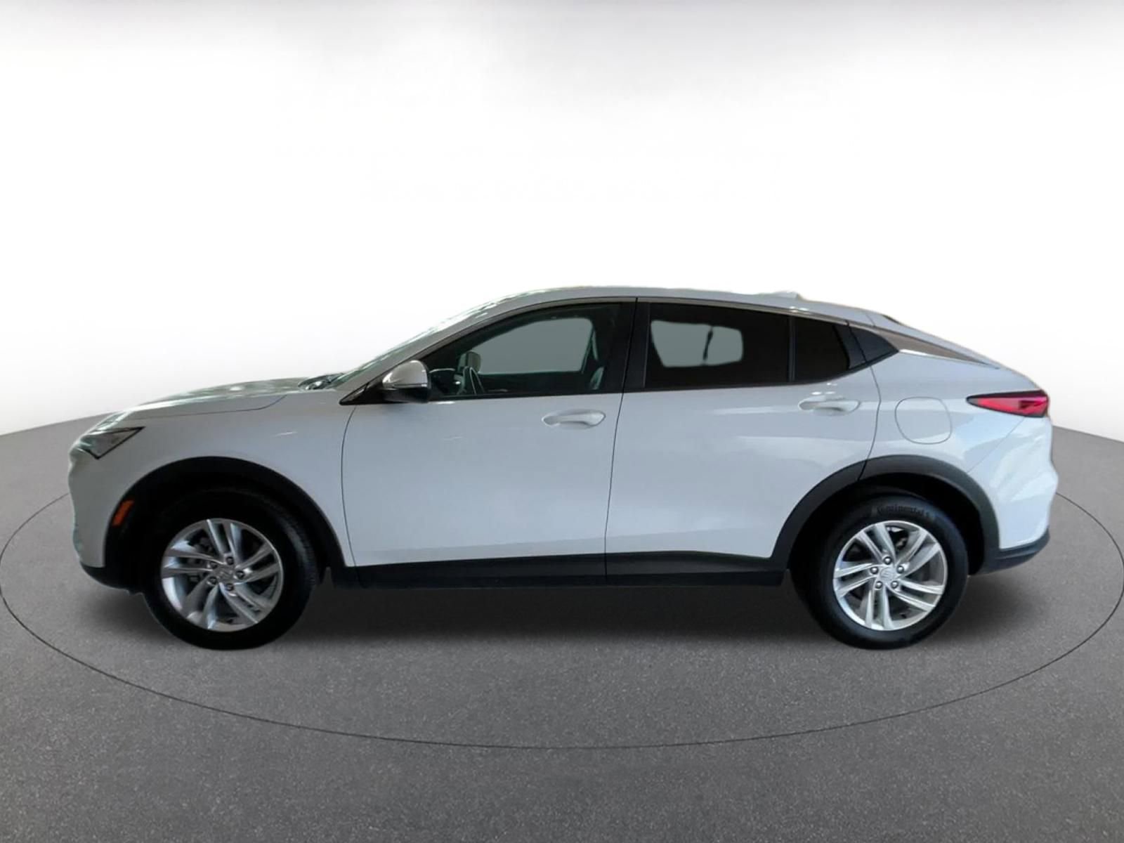 Used 2025 Buick Envista Preferred image 9