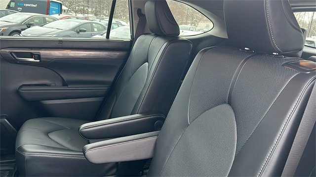 Certified 2025 Toyota Highlander Limited image 24