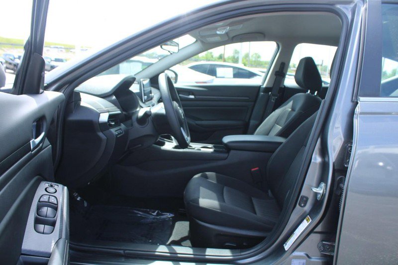 Used 2025 Nissan Altima 2.5 SV FWD image 9