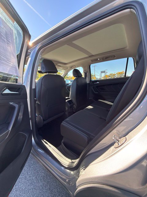 Used 2023 Volkswagen Tiguan SE w/ Panoramic Sunroof Package AWD/4WD image 26