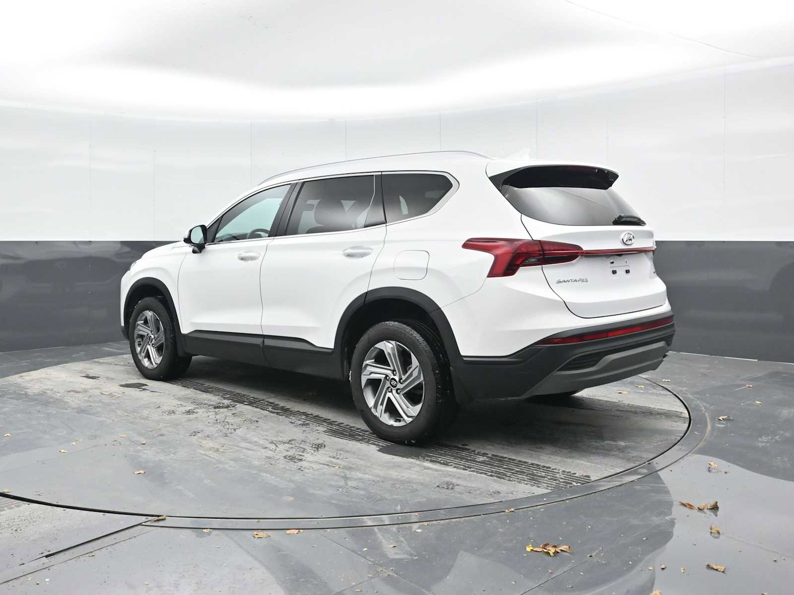 Used 2023 Hyundai Santa Fe SEL image 2