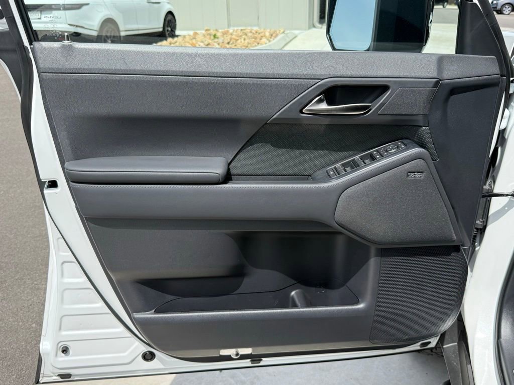 Used 2025 Lexus GX 550 w/ Accessory Package (32) AWD/4WD image 21