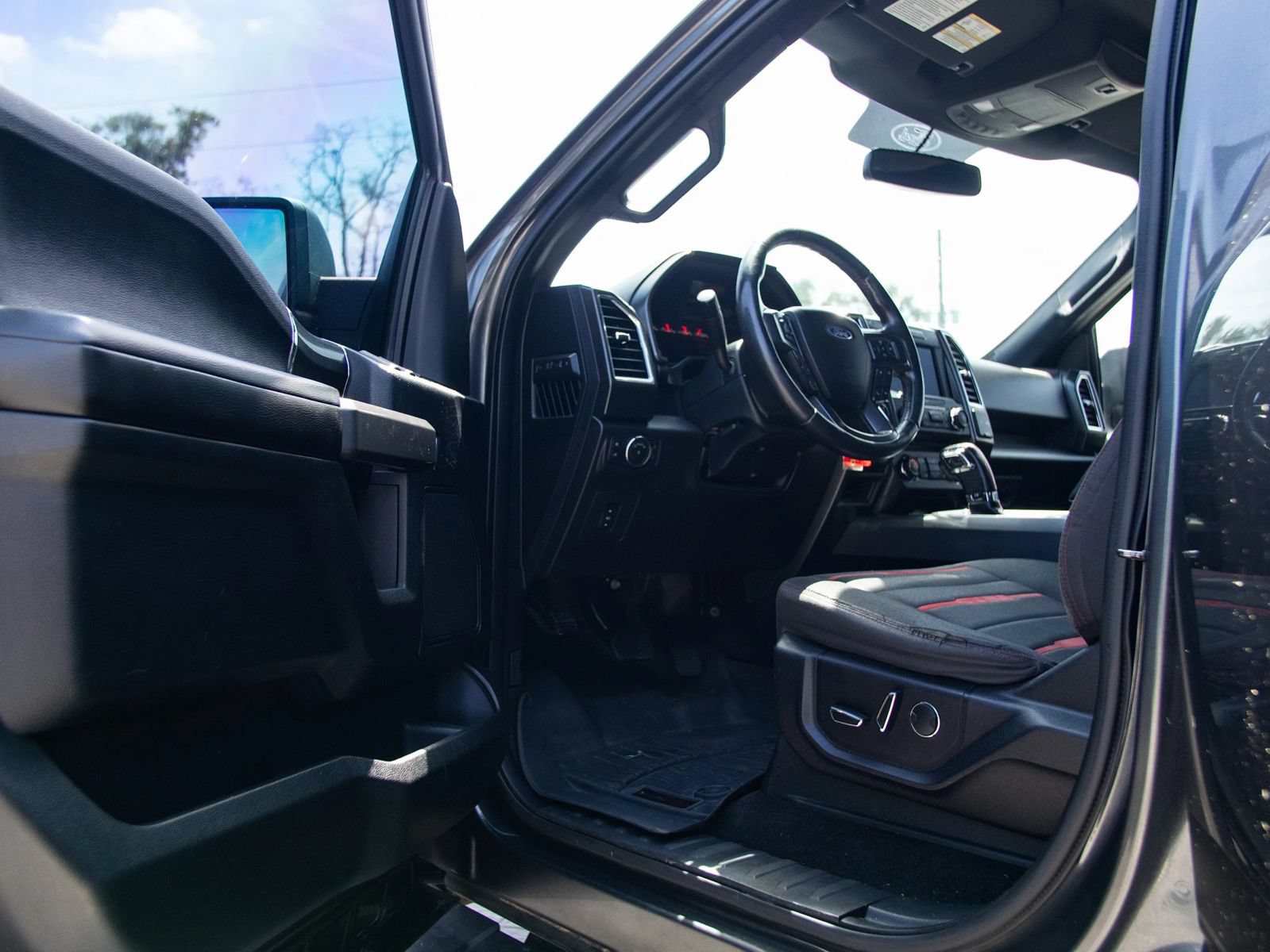 Used 2016 Ford F150 XLT w/ Equipment Group 302A Luxury AWD/4WD image 15
