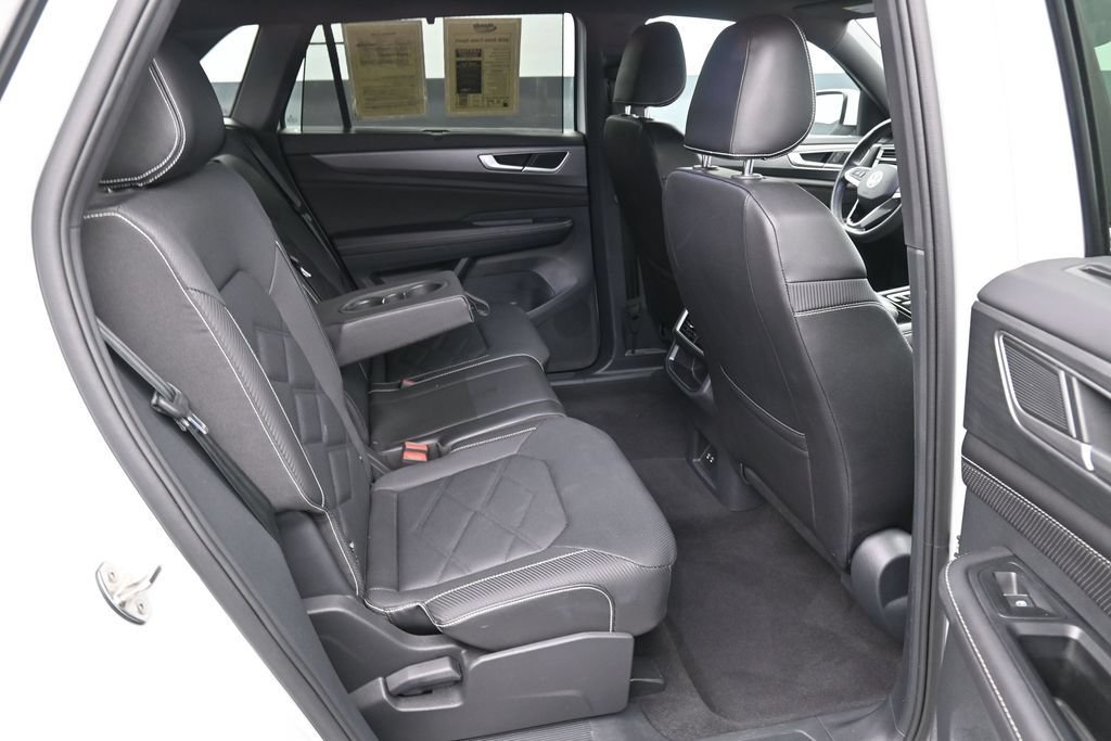 Used 2025 Volkswagen Atlas Cross Sport SE FWD image 12