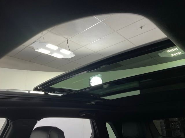 Used 2025 Cadillac XT5 Premium Luxury w/ Technology Package image 17