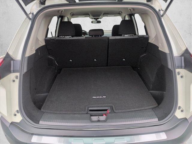 Used 2023 Nissan Rogue SV image 6