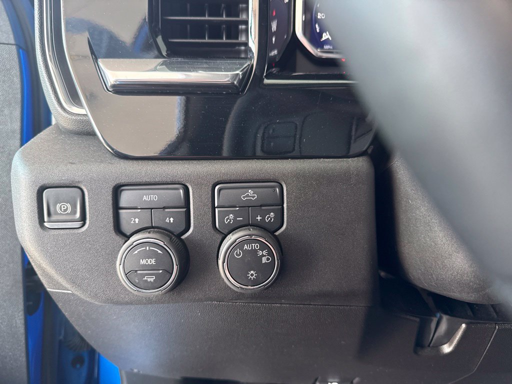 Used 2025 Chevrolet Silverado 1500 LT AWD/4WD image 33