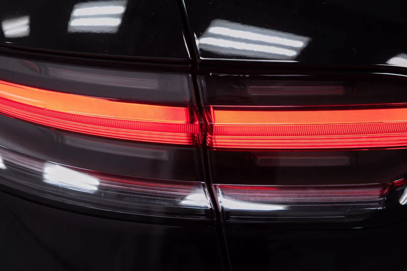 Certified 2026 Porsche Macan AWD/4WD image 19