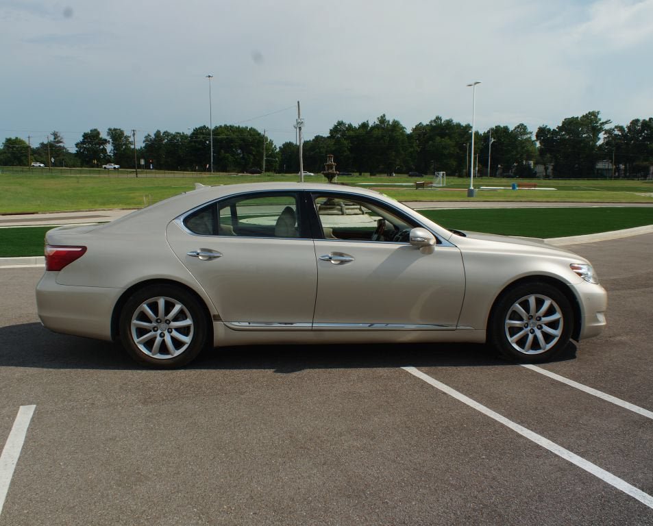 Used 2012 Lexus LS 460 w/ Comfort Pkg RWD image 16