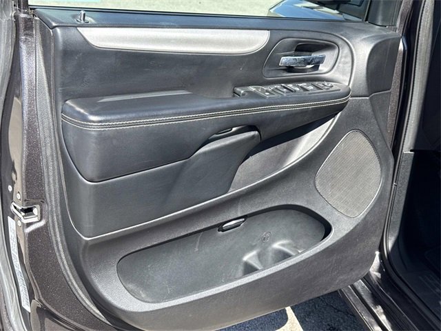 Used 2015 Dodge Grand Caravan SXT w/ Blacktop Package image 10
