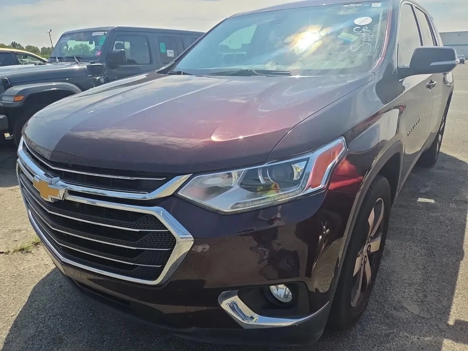 Used 2018 Chevrolet Traverse LT FWD image 1