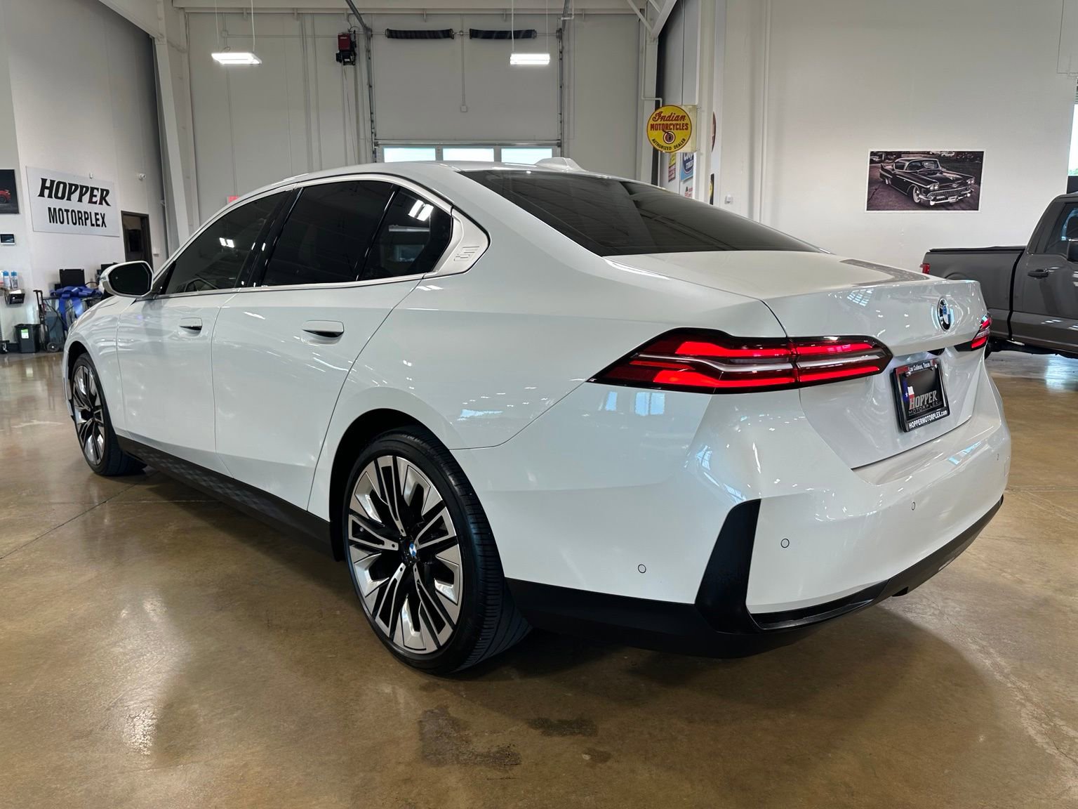 Used 2024 BMW 530i w/ Convenience Package RWD image 6