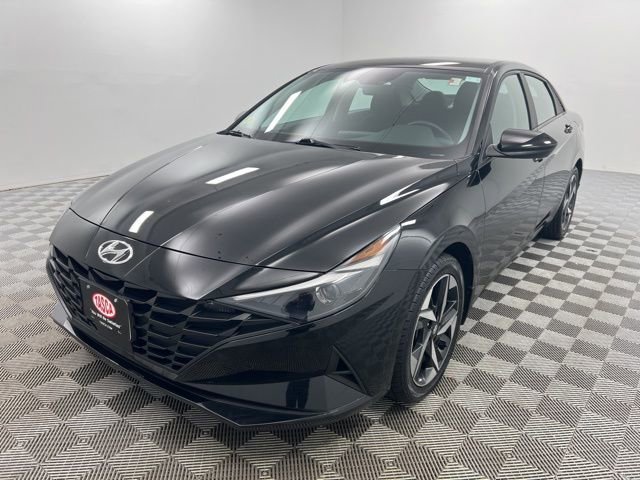 Used 2023 Hyundai Elantra SEL w/ Convenience Package image 2
