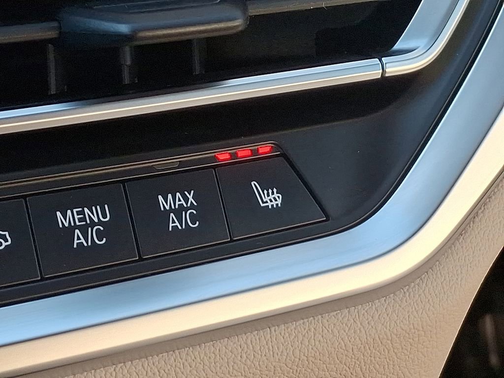 Used 2021 BMW 330e xDrive w/ M Sport Package image 27