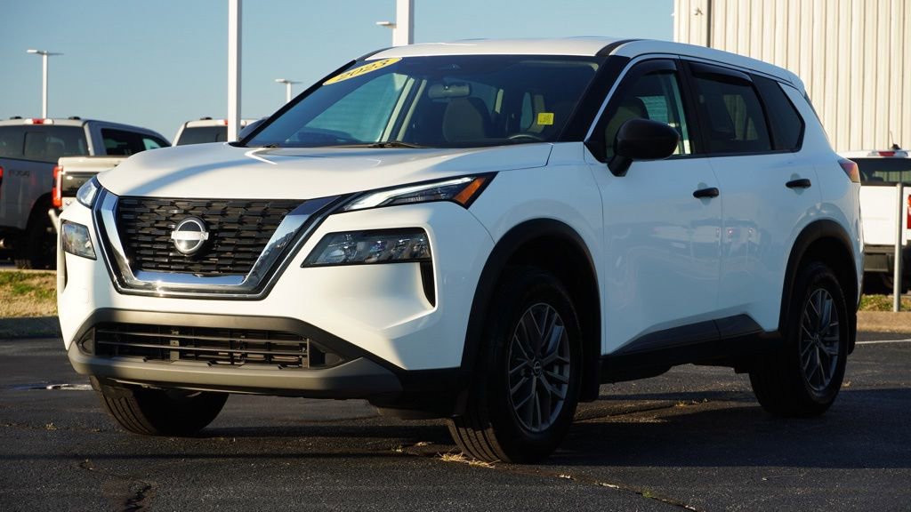 Used 2023 Nissan Rogue S image 9