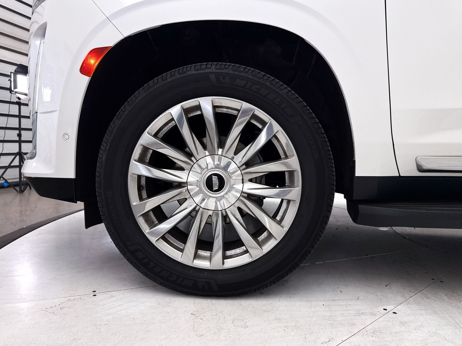 Used 2021 Cadillac Escalade ESV Premium Luxury AWD/4WD image 18